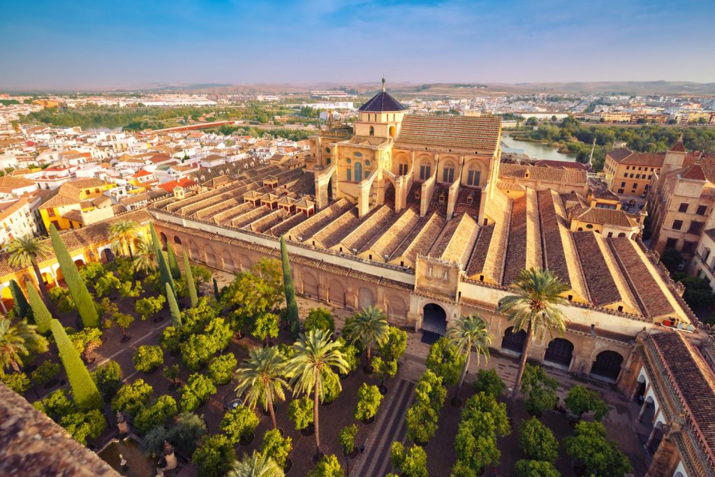 La Mezquita de Córdoba es uno de los mejores planes en Córdoba.