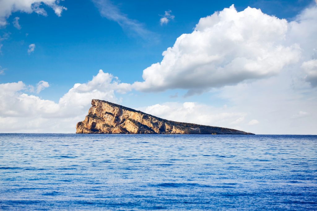 La Isla de Benidorm tiene uno de los fondos marinos más atractivos de la zona